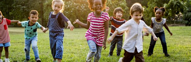 Persbericht: Strapdag 2020 – Duizenden kinderen strappen voor een gezonde en leefbare schoolomgeving.